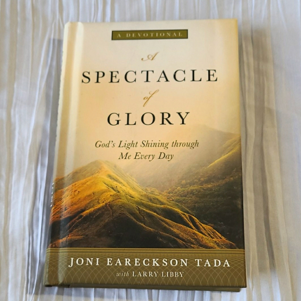 Book "A Spectacle of Glory" by Joni Eareckson Tada